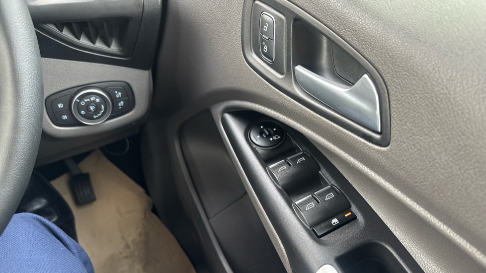Ford Tourneo Connect 1.5 EcoBlue 120 Titanium 5dr Powershift Diesel Estate - Image 27