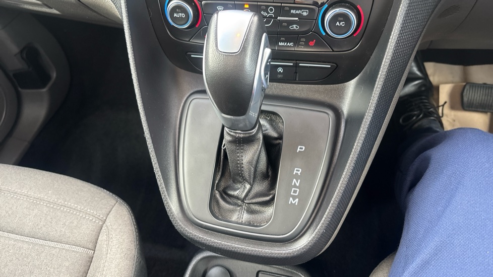 Ford Tourneo Connect 1.5 EcoBlue 120 Titanium 5dr Powershift Diesel Estate - Image 30