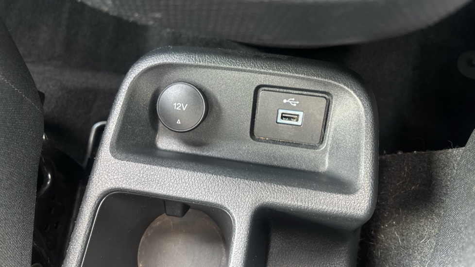 Ford Tourneo Connect 1.5 EcoBlue 120 Titanium 5dr Powershift Diesel Estate - Image 31