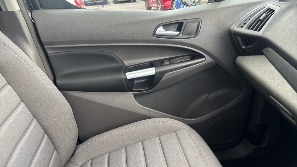 Ford Tourneo Connect 1.5 EcoBlue 120 Titanium 5dr Powershift Diesel Estate - Image 32