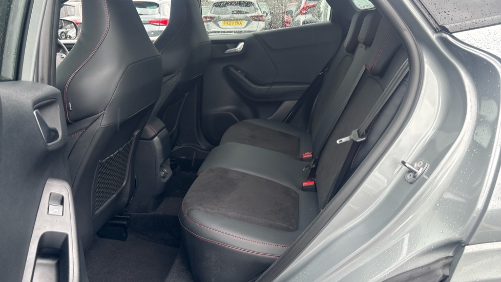 Ford Puma ST 1.0 EcoBoost Hybrid mHEV ST 5dr DCT Petrol Hatchback - Image 16