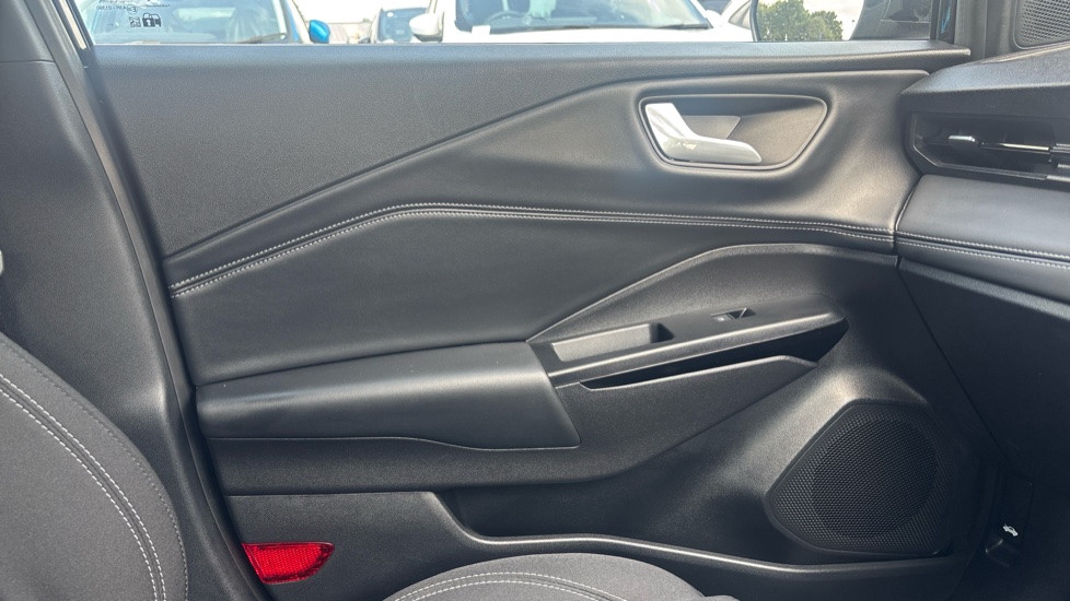 Ford Puma 1.0 EcoBoost Hybrid mHEV Titanium 5dr DCT Petrol Hatchback - Image 27