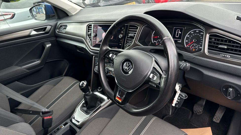 Volkswagen T-Roc 1.6 TDI SE 5dr Diesel Hatchback - Image 11