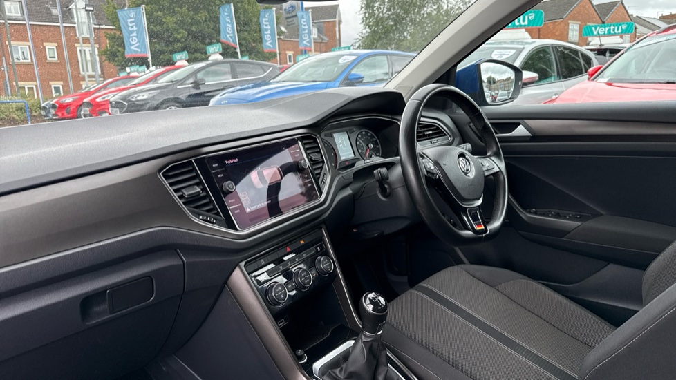 Volkswagen T-Roc 1.6 TDI SE 5dr Diesel Hatchback - Image 14
