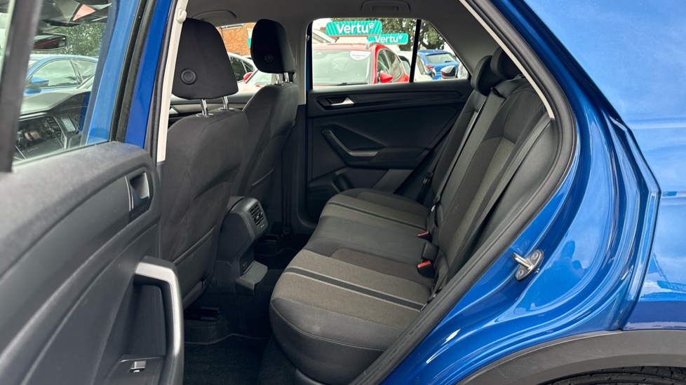 Volkswagen T-Roc 1.6 TDI SE 5dr Diesel Hatchback - Image 16