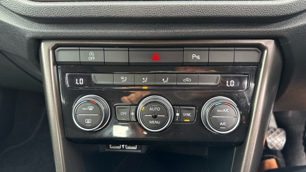 Volkswagen T-Roc 1.6 TDI SE 5dr Diesel Hatchback - Image 23