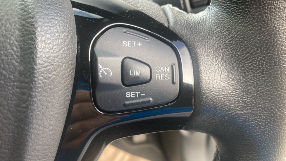 Ford KA+ 1.2 85 Zetec 5dr Petrol Hatchback - Image 30