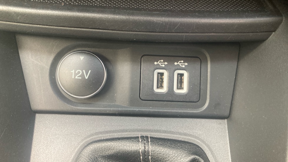 Ford KA+ 1.2 85 Zetec 5dr Petrol Hatchback - Image 33