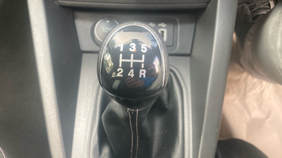 Ford KA+ 1.2 85 Zetec 5dr Petrol Hatchback - Image 34