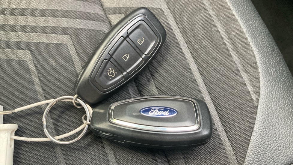 Ford Puma 1.0 EcoBoost Hybrid mHEV 155 ST-Line X Gold Ed 5dr Petrol Hatchback - Image 20