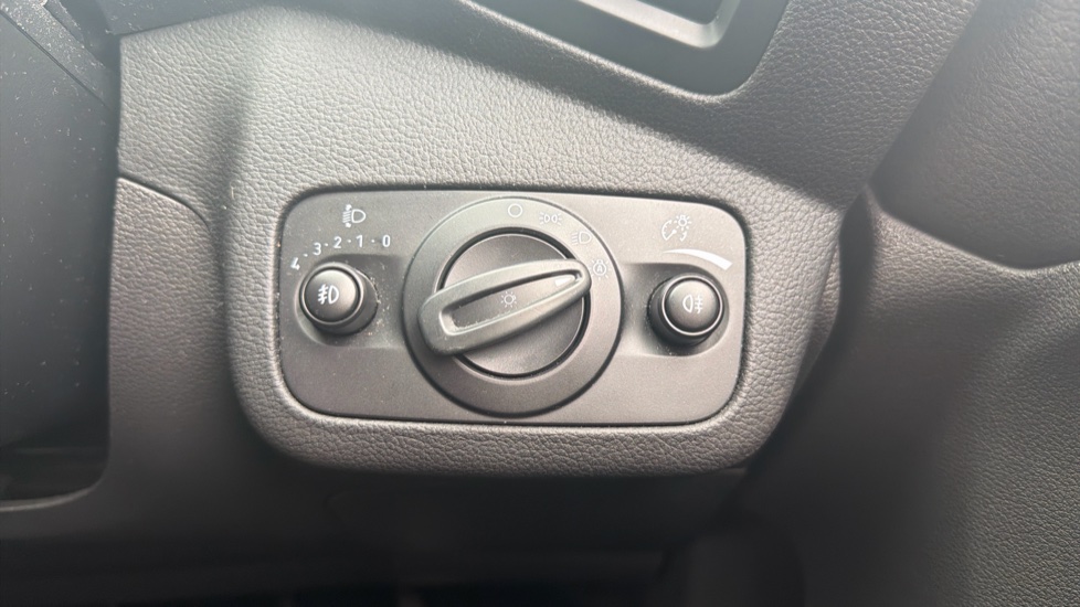 Ford Kuga 1.5 EcoBoost ST-Line 5dr 2WD Petrol Estate - Image 25