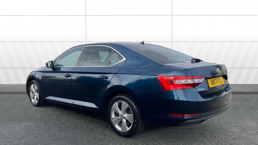 Skoda Superb 2.0 TDI CR SE Business 5dr Diesel Hatchback - Image 2
