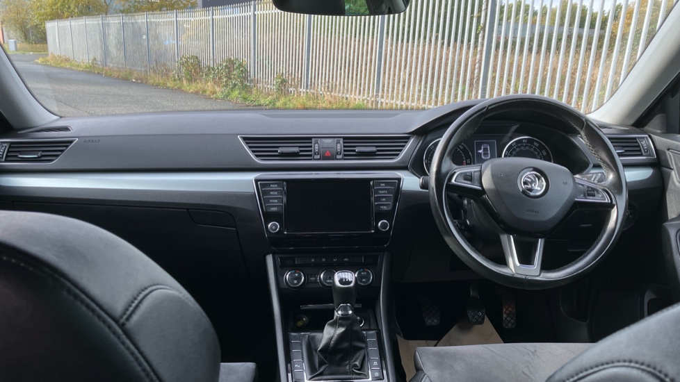 Skoda Superb 2.0 TDI CR SE Business 5dr Diesel Hatchback - Image 10