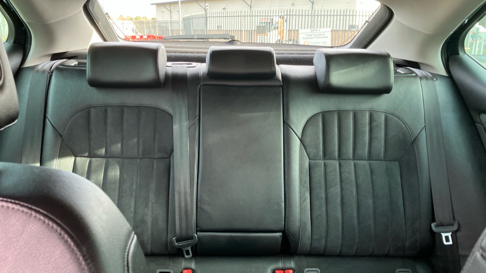 Skoda Superb 2.0 TDI CR SE Business 5dr Diesel Hatchback - Image 15