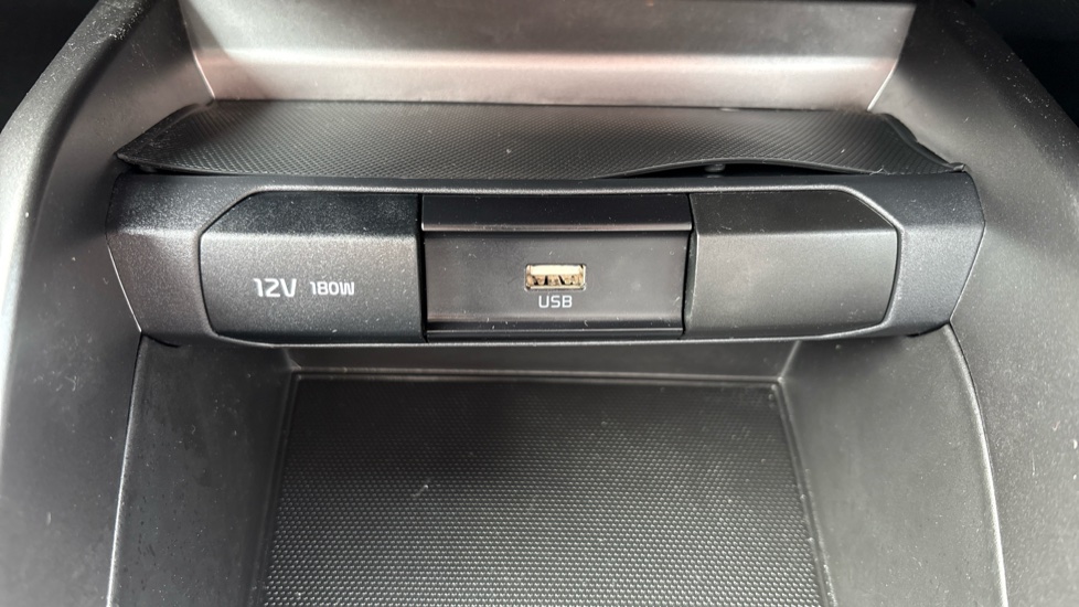 Kia Stonic 1.0T GDi 48V GT-Line S 5dr DCT Petrol Estate - Image 27