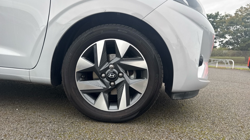 Hyundai i10 1.0 Advance 5dr Petrol Hatchback - Image 7