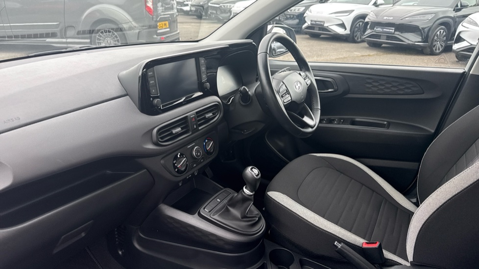 Hyundai i10 1.0 Advance 5dr Petrol Hatchback - Image 9