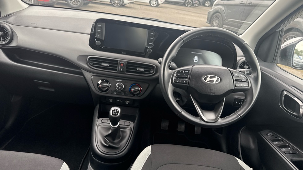 Hyundai i10 1.0 Advance 5dr Petrol Hatchback - Image 10