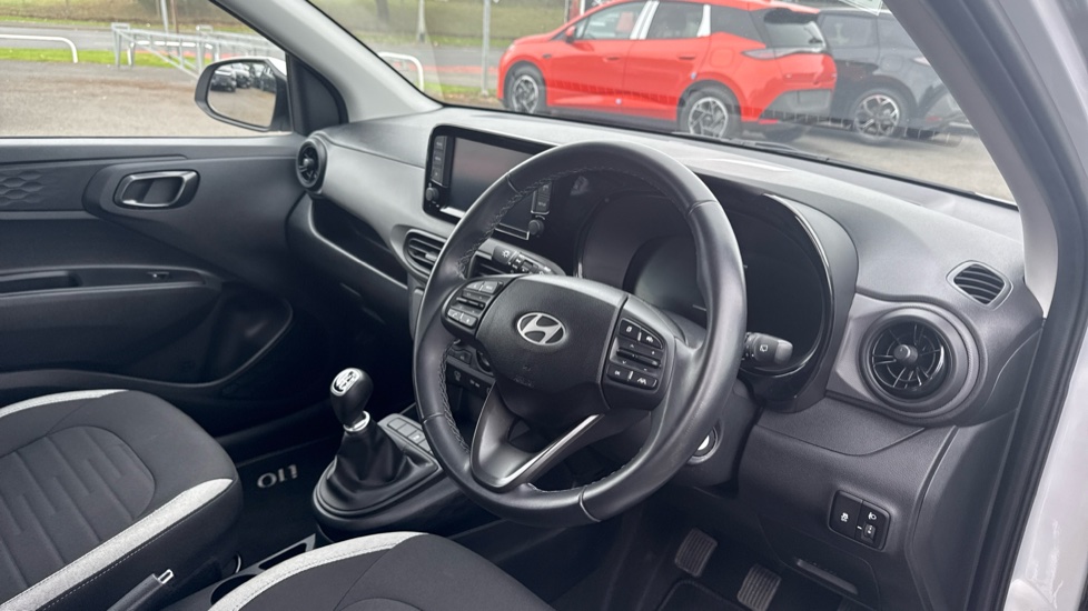Hyundai i10 1.0 Advance 5dr Petrol Hatchback - Image 11