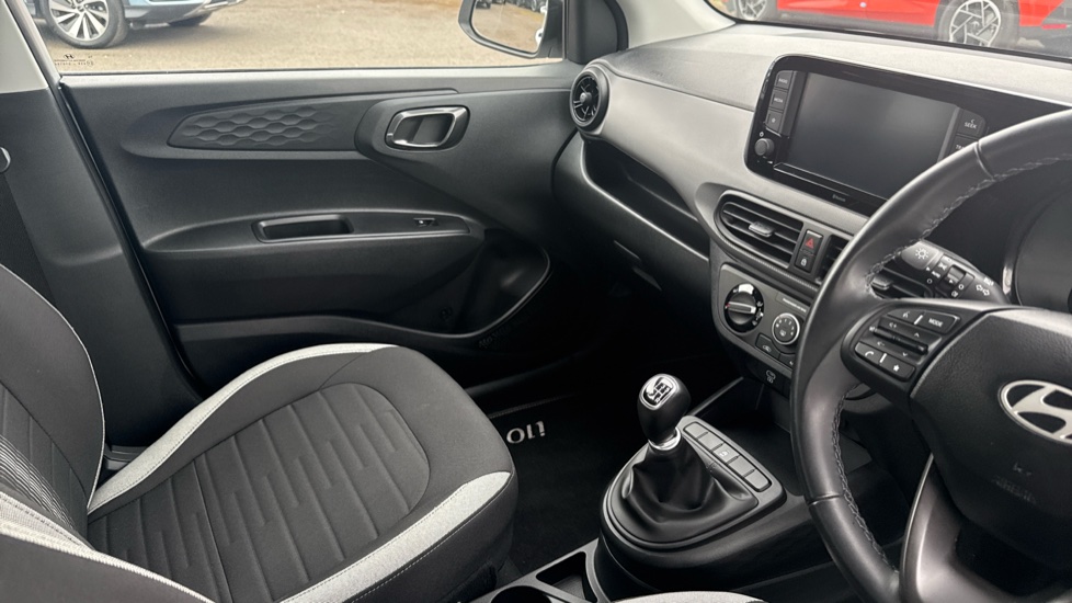 Hyundai i10 1.0 Advance 5dr Petrol Hatchback - Image 14