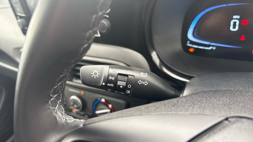 Hyundai i10 1.0 Advance 5dr Petrol Hatchback - Image 24