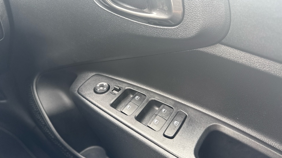 Hyundai i10 1.0 Advance 5dr Petrol Hatchback - Image 26