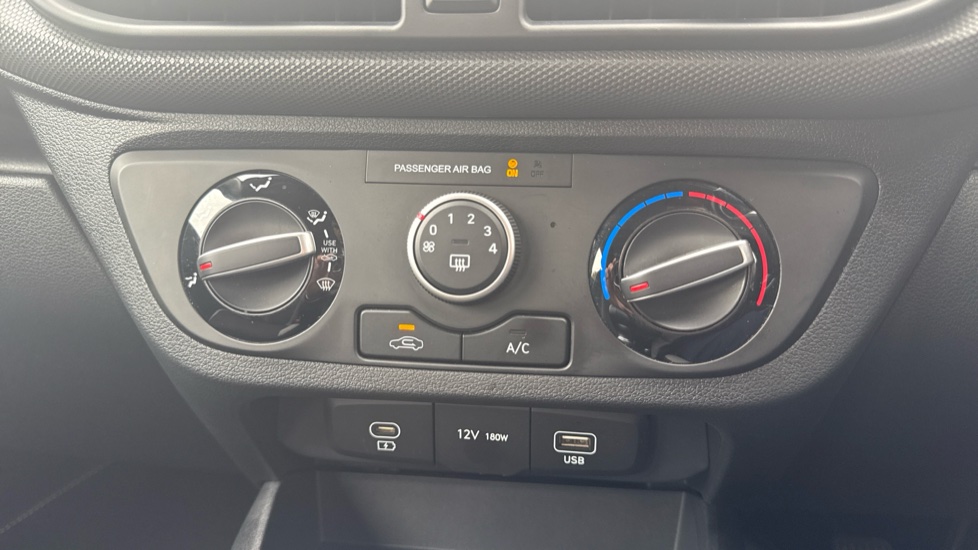 Hyundai i10 1.0 Advance 5dr Petrol Hatchback - Image 30