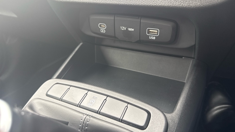 Hyundai i10 1.0 Advance 5dr Petrol Hatchback - Image 31
