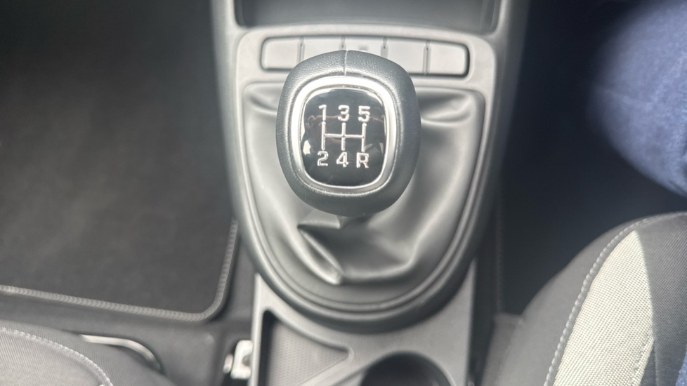 Hyundai i10 1.0 Advance 5dr Petrol Hatchback - Image 32