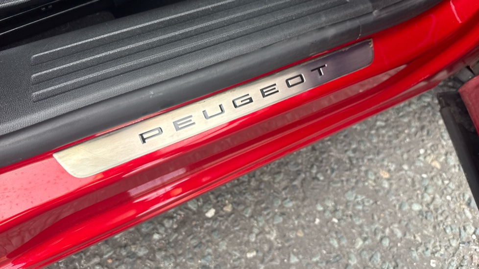 Peugeot 2008 1.2 PureTech 130 GT 5dr EAT8 Petrol Estate - Image 33