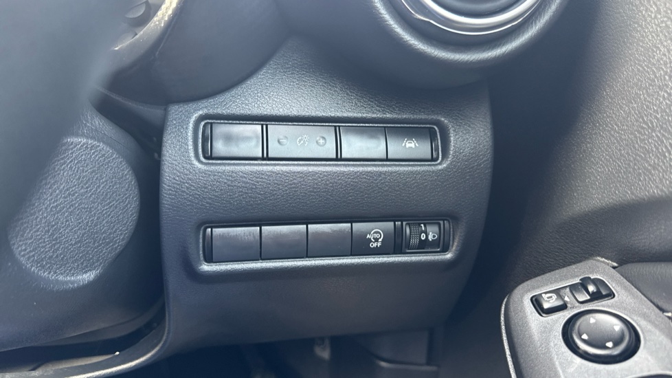 Nissan Juke 1.0 DiG-T 114 N-Connecta 5dr Petrol Hatchback - Image 25