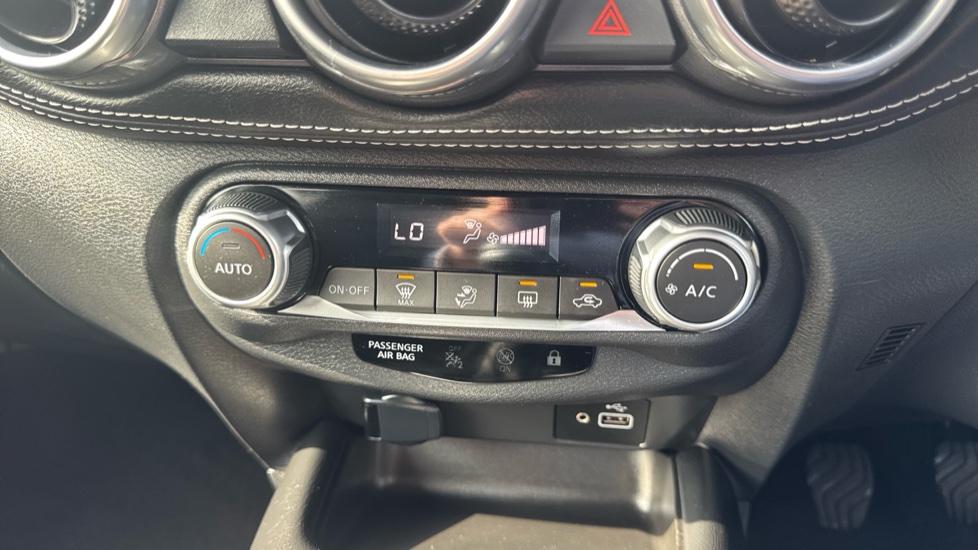Nissan Juke 1.0 DiG-T 114 N-Connecta 5dr Petrol Hatchback - Image 31