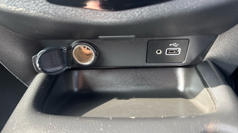 Nissan Juke 1.0 DiG-T 114 N-Connecta 5dr Petrol Hatchback - Image 32