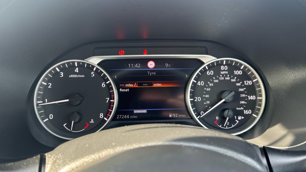 Nissan Juke 1.0 DiG-T 114 N-Connecta 5dr Petrol Hatchback - Image 43