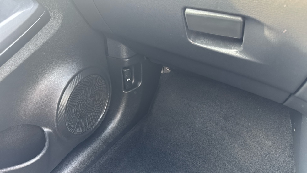 Nissan Juke 1.0 DiG-T 114 N-Connecta 5dr Petrol Hatchback - Image 52