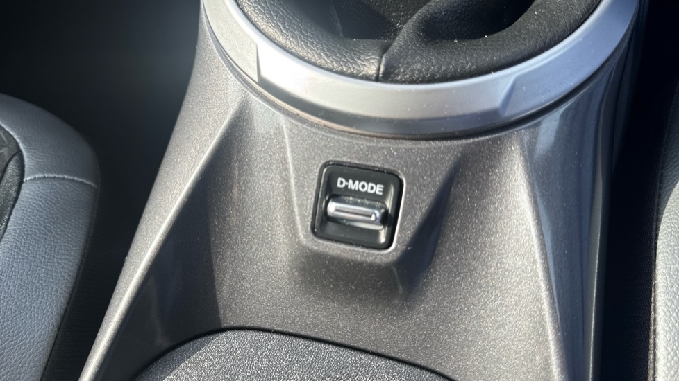 Nissan Juke 1.0 DiG-T 114 N-Connecta 5dr Petrol Hatchback - Image 53