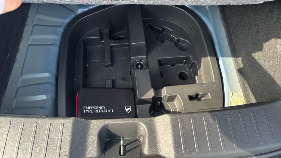 Nissan Juke 1.0 DiG-T 114 N-Connecta 5dr Petrol Hatchback - Image 58