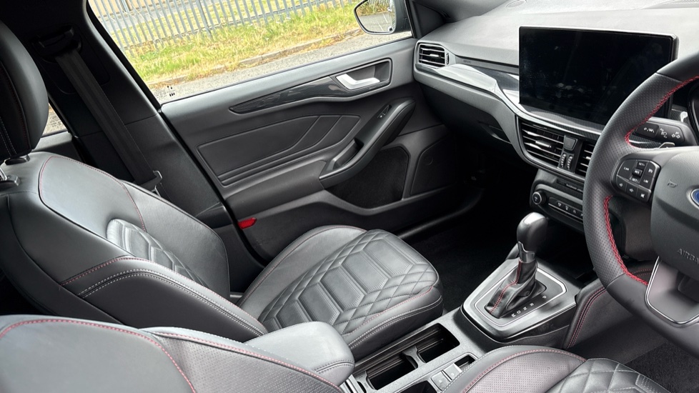 Ford Focus 1.0 EcoBoost Hybrid mHEV ST-Line X 5dr Auto Petrol Estate - Image 14