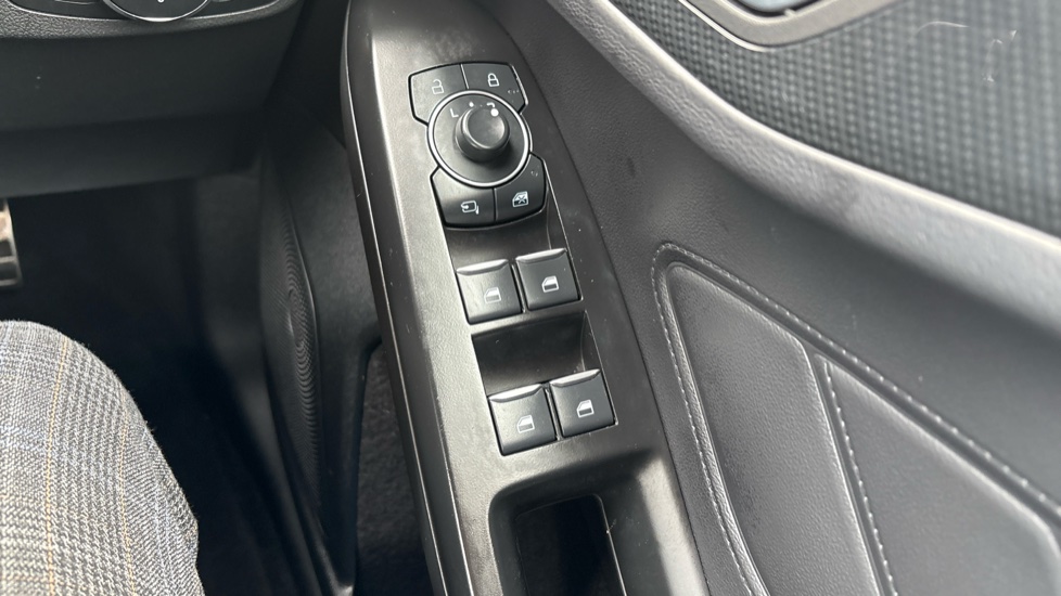 Ford Focus 1.0 EcoBoost Hybrid mHEV ST-Line X 5dr Auto Petrol Estate - Image 29