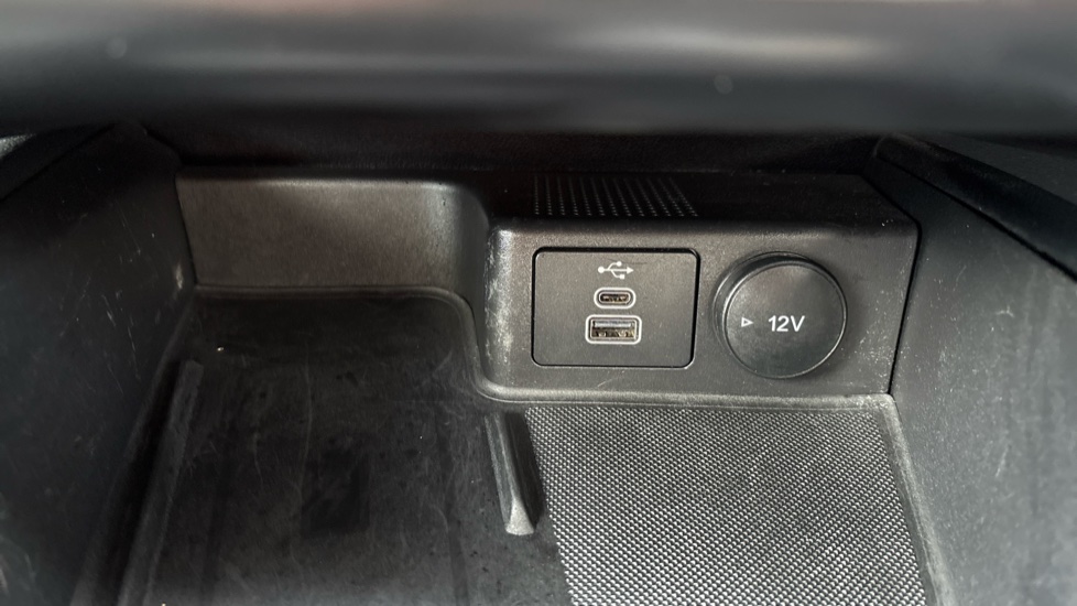 Ford Kuga 2.0 EcoBlue 190 Titanium Edition 5dr Auto AWD Diesel Estate - Image 23