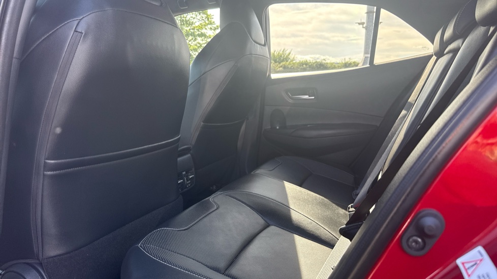 Toyota Corolla 2.0 VVT-i Hybrid Excel 5dr CVT Hybrid Hatchback - Image 16