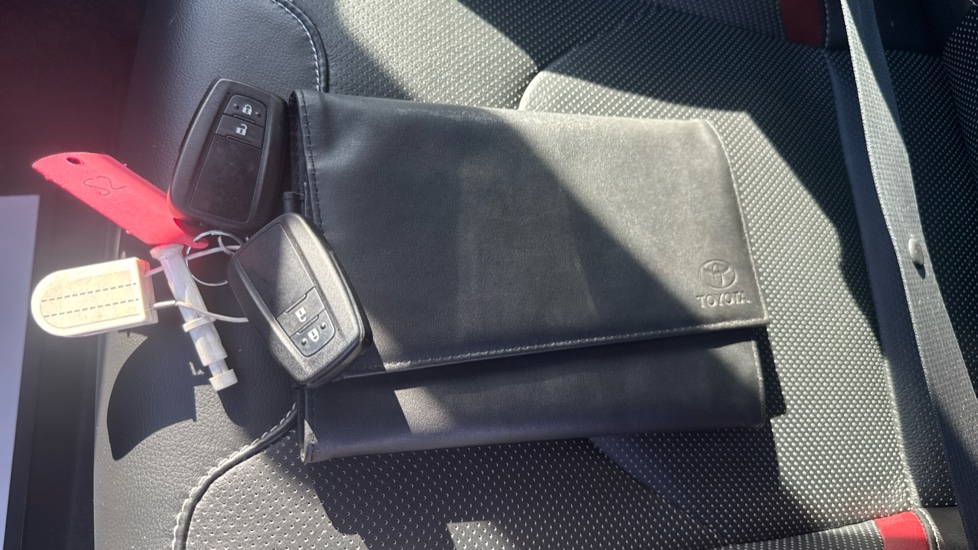 Toyota Corolla 2.0 VVT-i Hybrid Excel 5dr CVT Hybrid Hatchback - Image 19