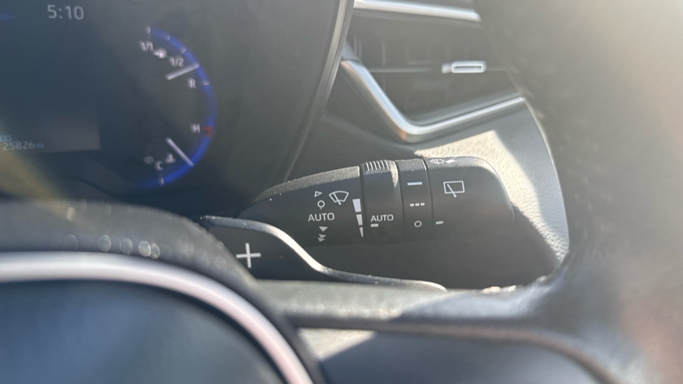 Toyota Corolla 2.0 VVT-i Hybrid Excel 5dr CVT Hybrid Hatchback - Image 24
