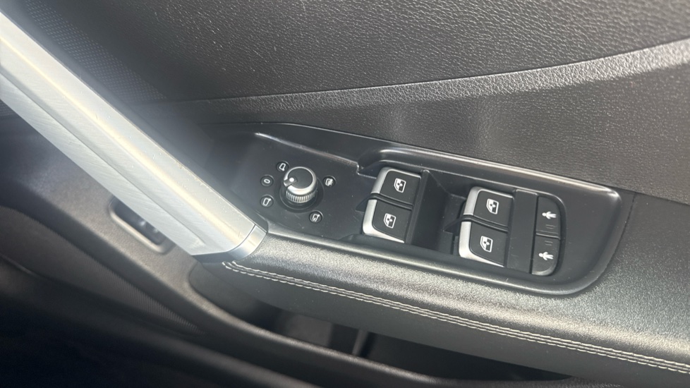 Audi Q2 SQ2 Quattro 5dr S Tronic Petrol Estate - Image 27
