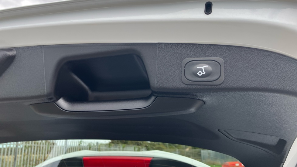 Ford Focus 1.0 EcoBoost Hybrid mHEV 155 ST-Line X 5dr Auto Petrol Estate - Image 31
