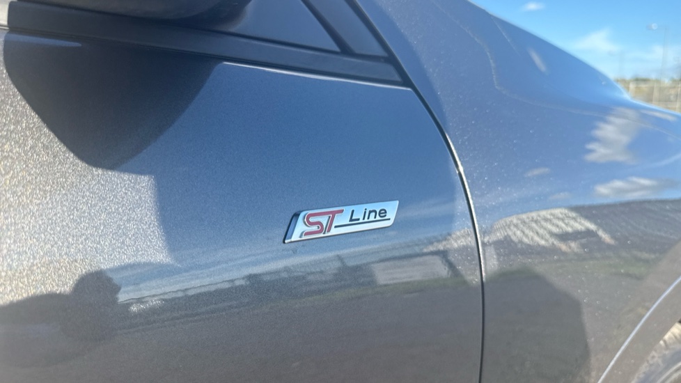 Ford Kuga 2.5 PHEV ST-Line X Edition 5dr CVT Estate - Image 8