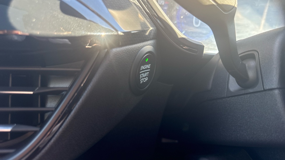 Ford Kuga 2.5 PHEV ST-Line X Edition 5dr CVT Estate - Image 30