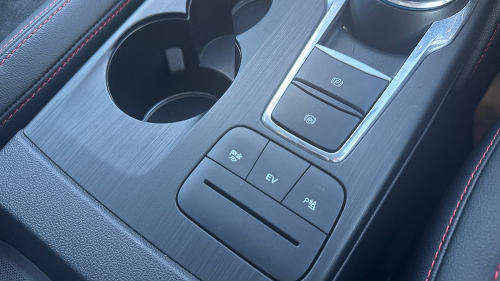 Ford Kuga 2.5 PHEV ST-Line X Edition 5dr CVT Estate - Image 35
