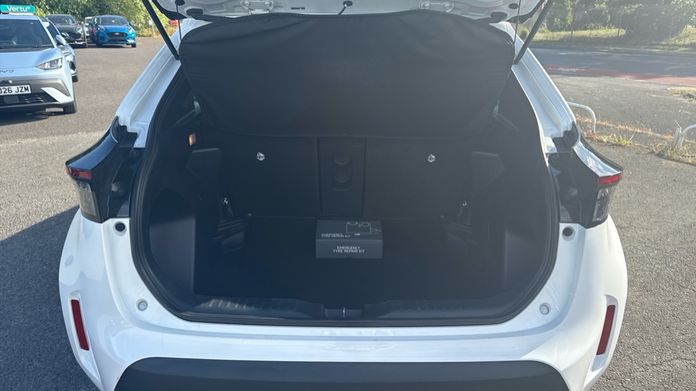 Toyota Yaris Cross 1.5 Hybrid Design 5dr CVT Hybrid Estate - Image 4
