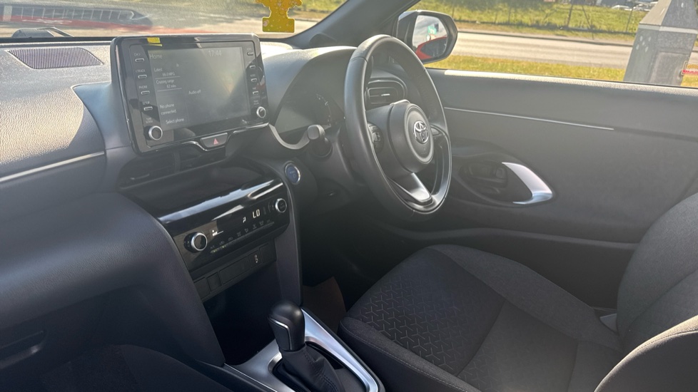 Toyota Yaris Cross 1.5 Hybrid Design 5dr CVT Hybrid Estate - Image 9